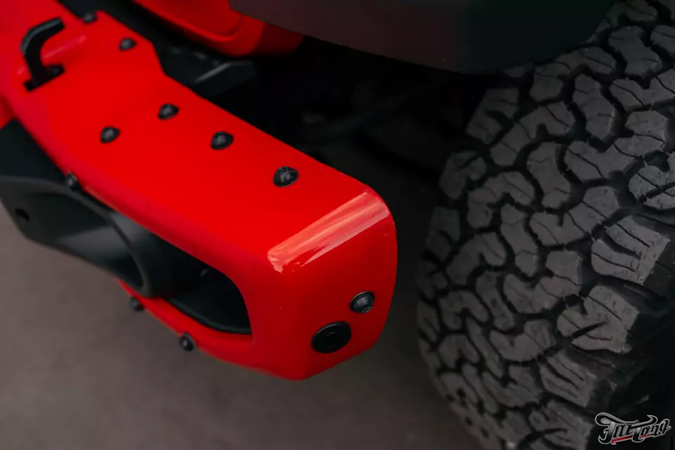 Кузовной ремонт яркого Jeep Wrangler